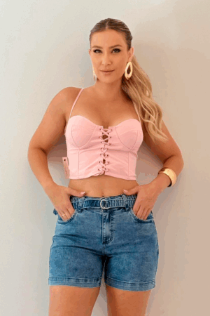 Shorts Jeans Feminino Meia Coxa Azul com Cinto de Tecido