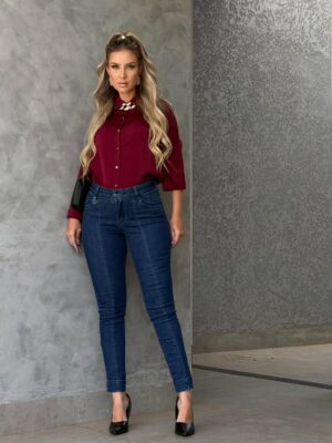 Calça Cigarrete Jeans Feminina com Elastano e Detalhe na Perna com Barra Larga